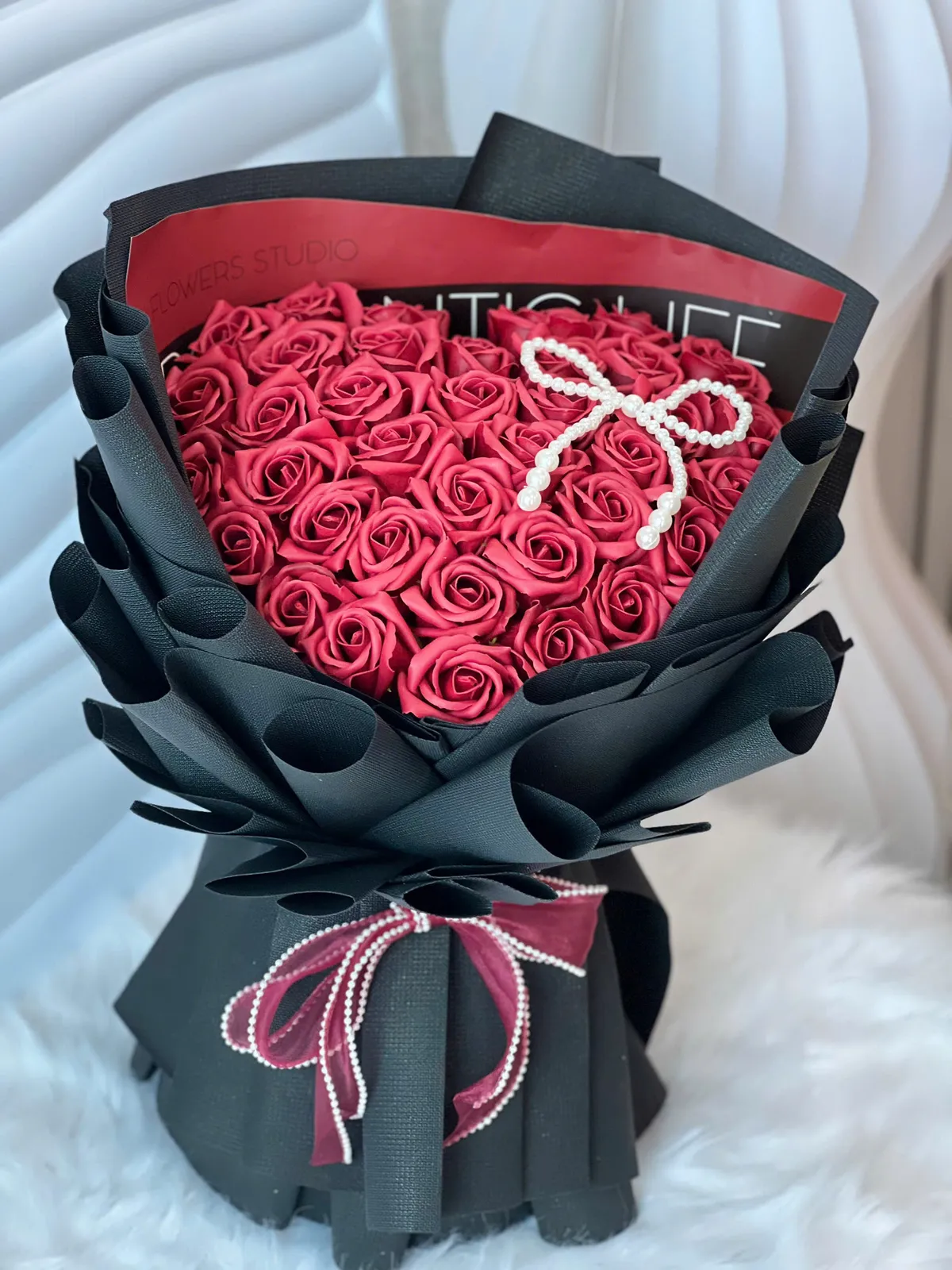 Bó hoa sáp đỏ làm thủ công tại Quynh Flowers