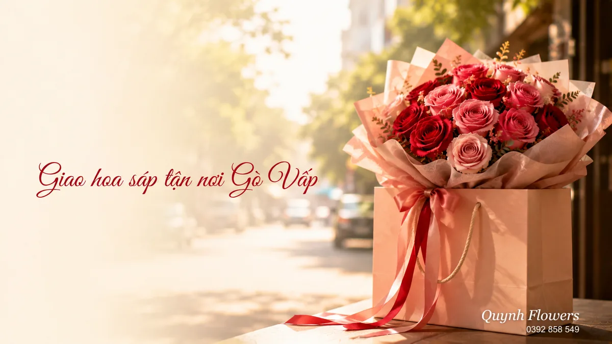 Bó hoa sáp trong túi giao hàng trên phố Gò Vấp
